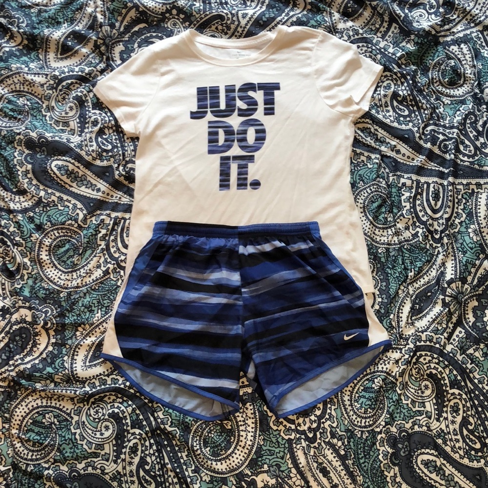 Girls Nike tee+matching shorts set “Just Do It”
